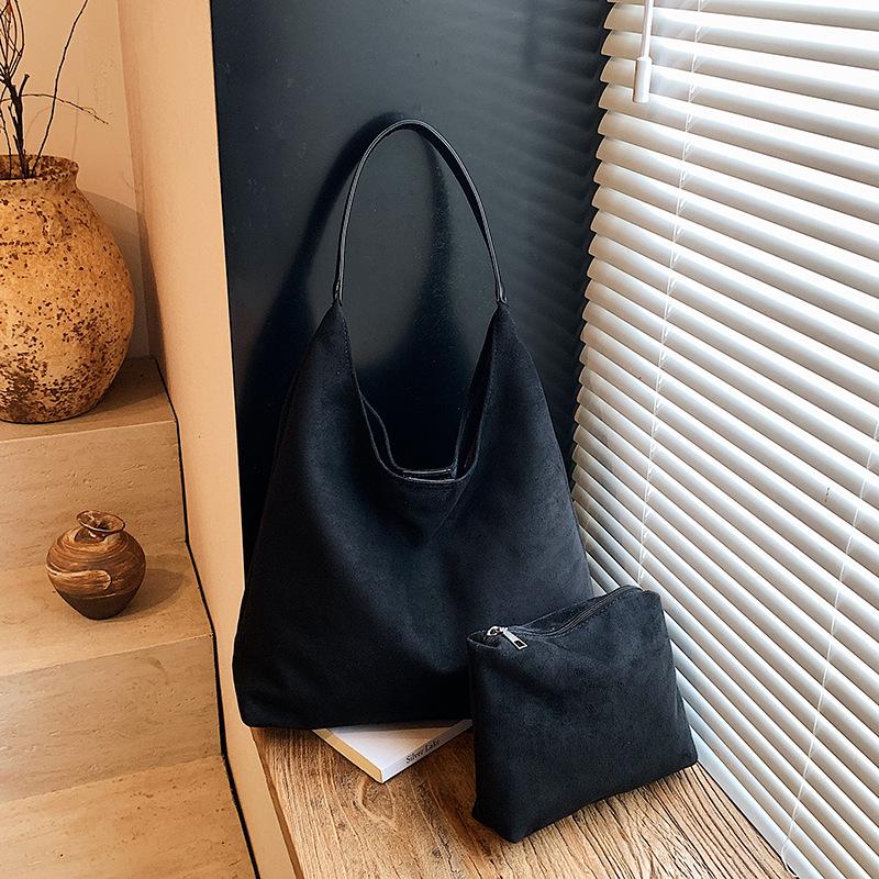 Women's Retro Velvet Shoulder Bag 2025: Large Capacity Autumn/Winter Tote, Bucket-Style Commute Bag
