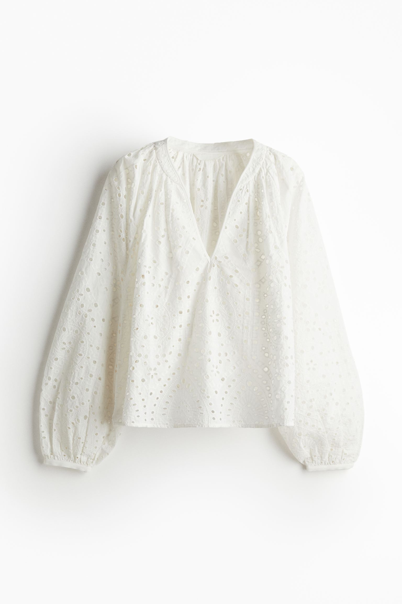 

блузка с вышивкой бродери