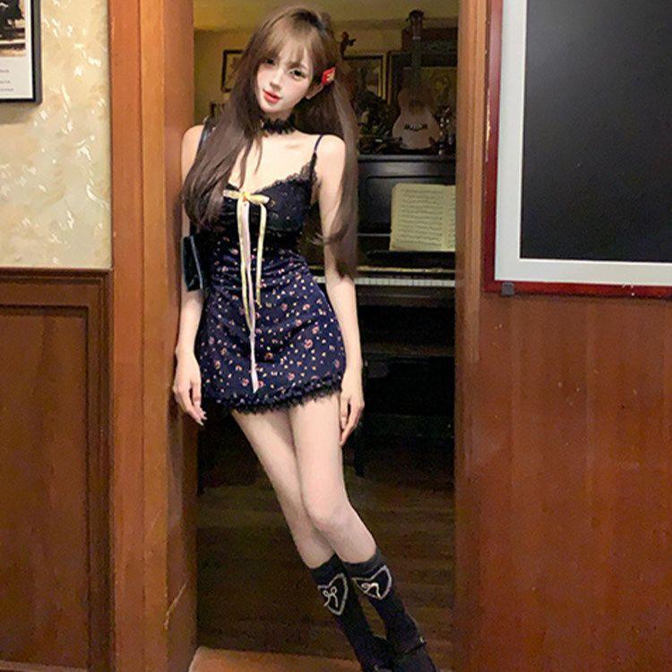 In the Summer of 2009, the New Pure Desire Style Spice Girl Floral Lace-up Suspender Dress Women's Lace Splicing Hip-wrapped Short Skirt