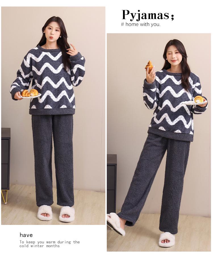 

Бархатный Утепленный Коралловый Флисовый Пижамный Комплект для Женщин и Мужчин – Милая Повседневная Домашняя Одежда в Белую Полоску One size (40-75kg) серый