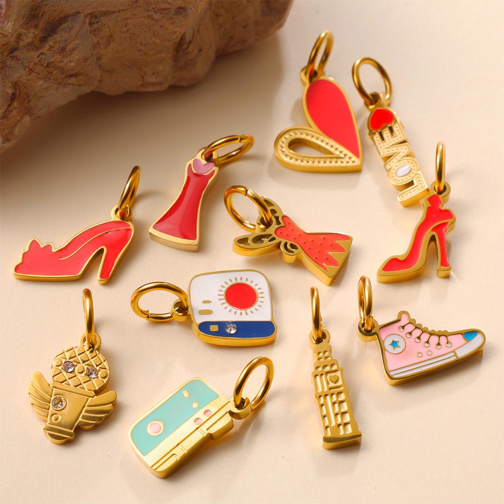 European & American Multielement Heart Crown Sneaker Pendant: High-Quality Personality Jewelry Accessory.