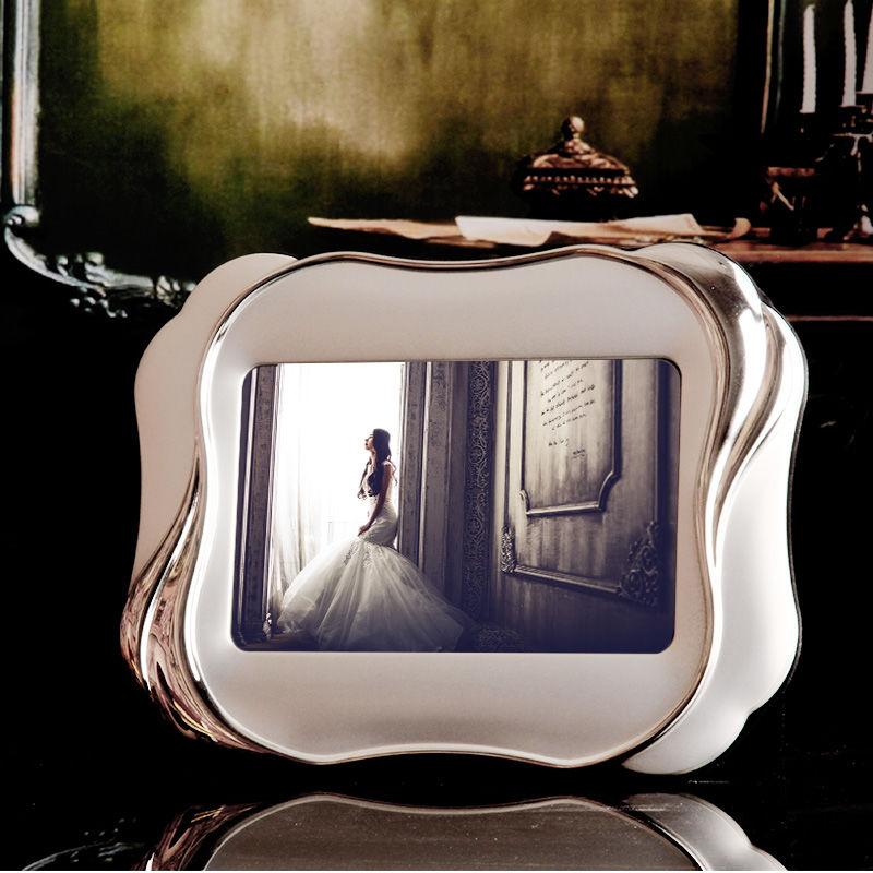 Italian Minimalist Photo Frame Nordic Creative Designer Metal Bedroom Photo Frame Living Room Home Decor