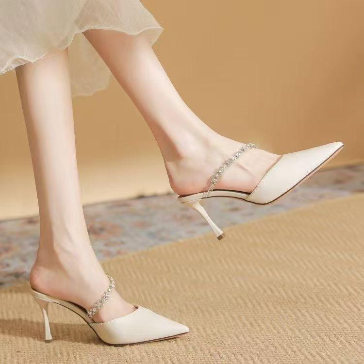 In the summer of 2025, the new European and American pointed rhinestones with high heels, thin heels, sexy temperament, bag head cool slippers.