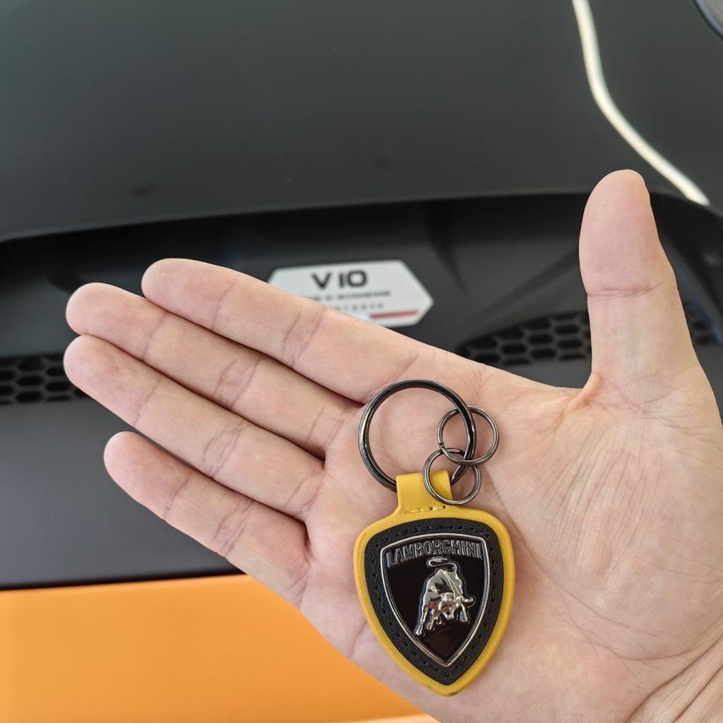 For Lamborghini Urus Huracan Aventador Premium Shield Keychain Car Genuine Box Set Classic Foreign Trade Gift Auto Headrest