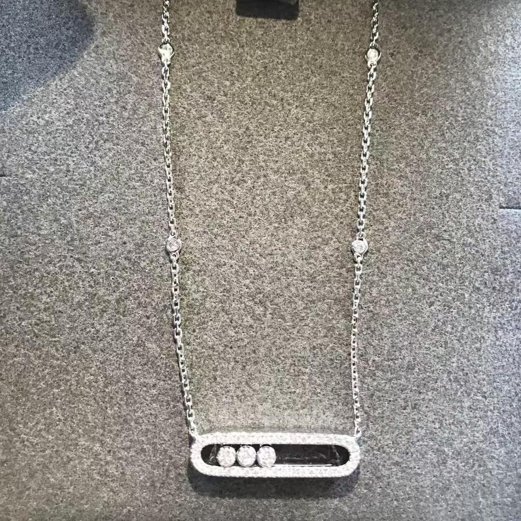 Colier Elegant Mei Family Aur Roz: Pandantiv Geometric Mic cu Trei Diamante Complete pentru Femei