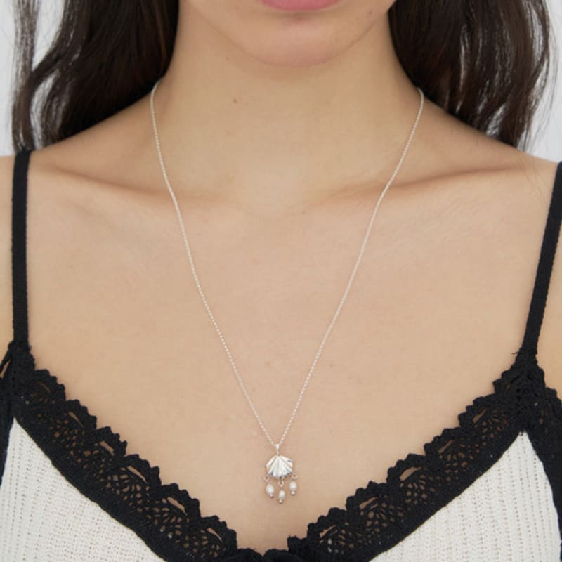 

STILL INSTANT Concha Pearl Drop Necklace SF_N05
