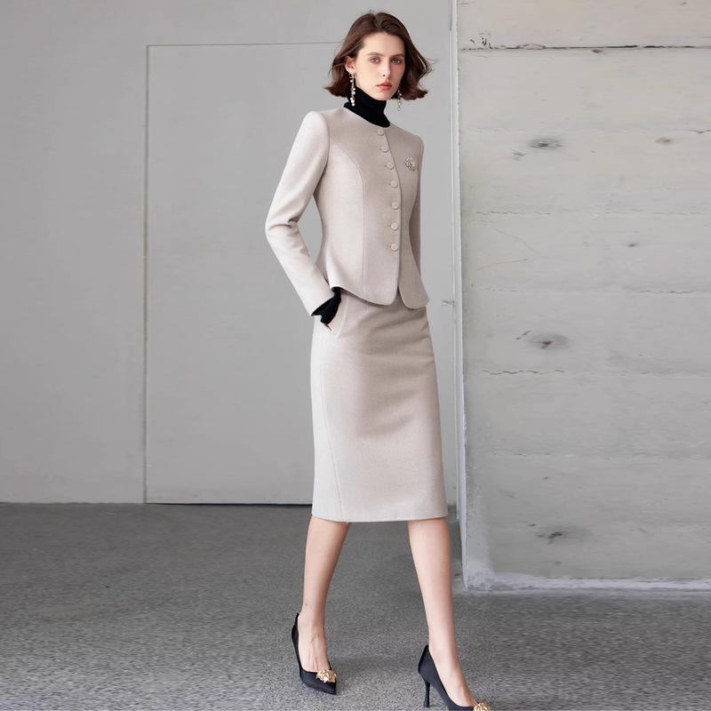 Elegant Retro Oatmeal Round Neck Skirt Suit for Women - Autumn/Winter Professional Workwear