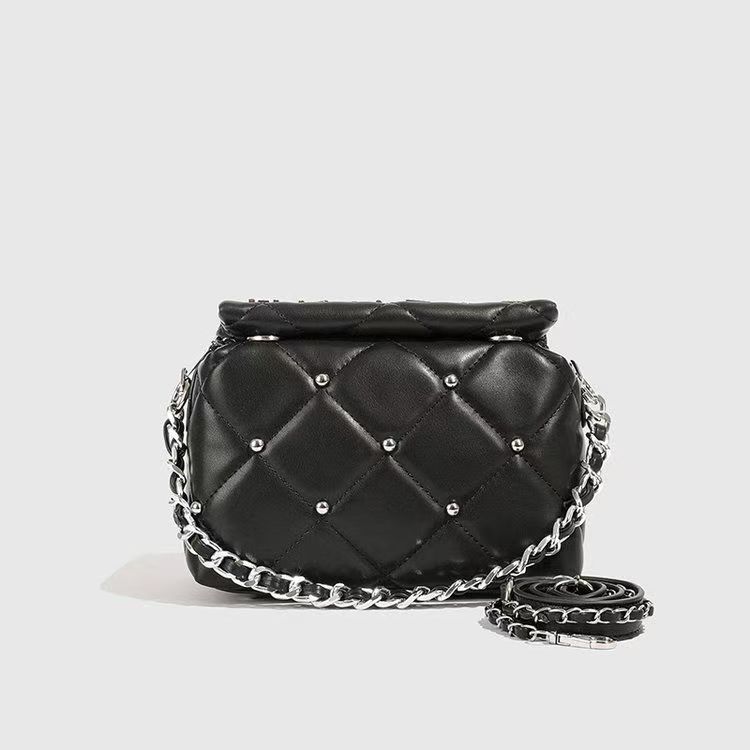 Sewing Line Rhombus Pillow Bag Women's Bag 2024 New Acrylic Chain Shoulder Bag High-end Simple Messenger Bag