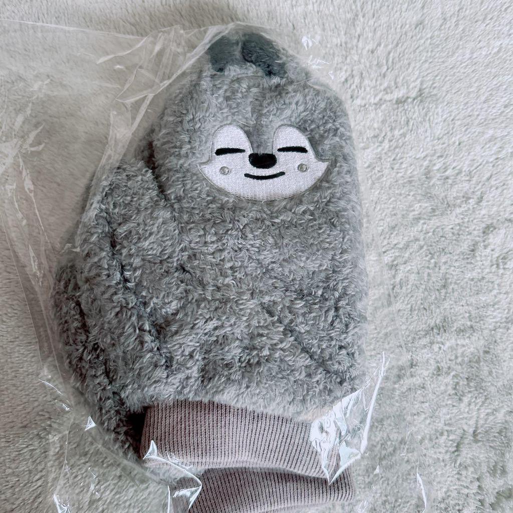 [USED] SKZ Skzoo WolfChan Gloves Fan Cover