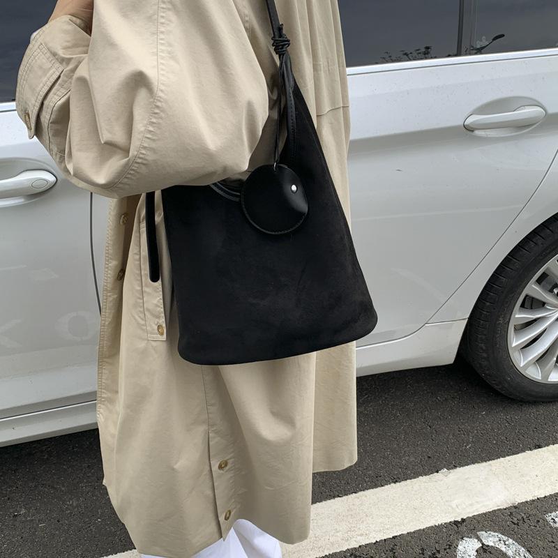 Suede bag women's large capacity 2025 new autumn versatile shoulder messenger bag casual work commuter tote bag