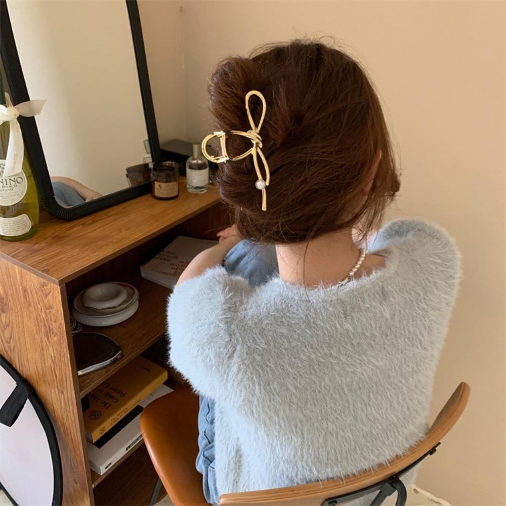 1pc Fashion Elegant Bow Shaped Metallic Hair Claw Pearl Accent Designs Perfect for Sweet Daily Looks Romantic Styles Accessories