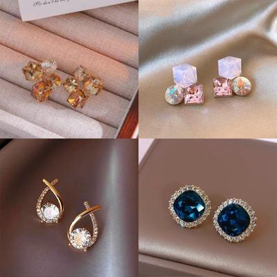 Niche Design Literary and Artistic Exquisite Crystal Stud Earrings Femininity Gentle High Sense Earrings Light Luxury Simple Atmosphere Earrings