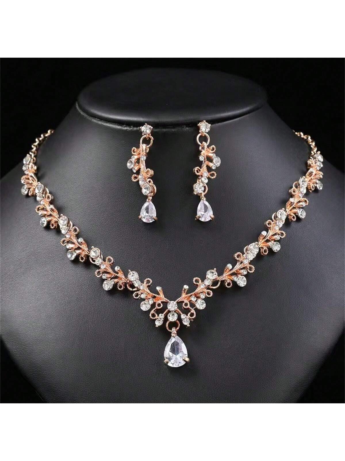 

Light Luxury Fashion New Year s Jewelry Cross-border Diamond Earrings Necklace Set Engagement Wedding Dinner Temperament New Year s Accessories 2026 45CM
