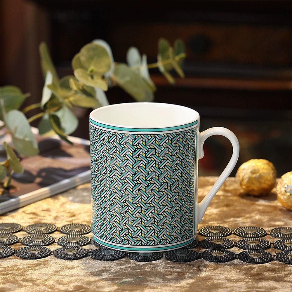 Europäischer Leichter Luxus Fortschrittliches Knochenporzellan Tasse Becher Becher Exquisite Nachmittagstee Hochwertige Tasse Wasserbecher Kaffeetasse Weihnachtsgeschenke