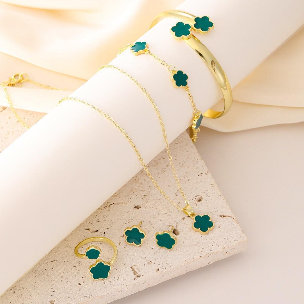 

Комплект украшений «Пятилистный клевер» для женщин, простой и универсальный. Ожерелье-лепесток, браслет, кольцо, серьги-пусеты