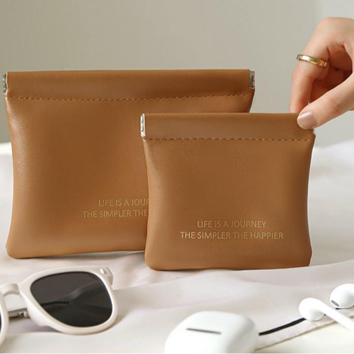 

Портативный водонепроницаемый кошелек на кнопке для макияжа, зарядных устройств, наушников и выпрямителей Small 12x11.5