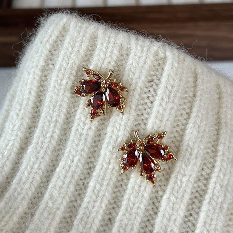 Red Gem Maple Leaf Earrings for Women Fashion Light Luxury Earrings Retro Simple Crystal Earrings Jewelry Gift
