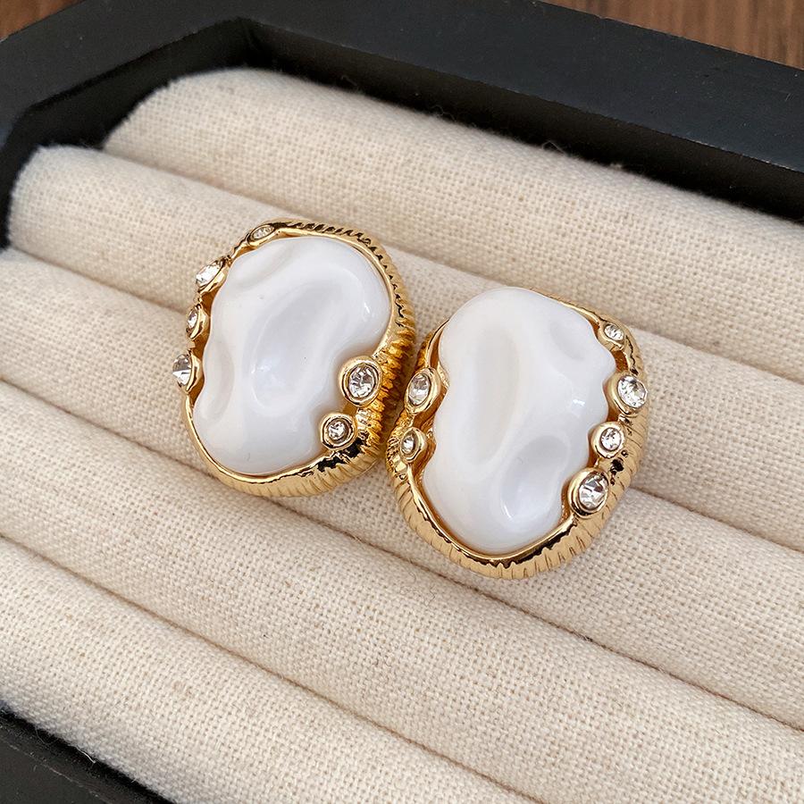 Silver needle oval pleated earrings medieval vintage temperament stud earrings light luxury high-end earrings