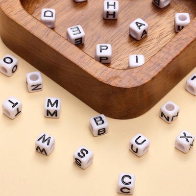 100Pcs Letter Beads Acrylic Cube Beads Colored Letter Beads And Macroporous Beads Are Used For Jewelry Making DIY Necklace Bracelets (5.5mm)