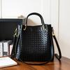 Bucket Bag New Hand-woven Shoulder Bag Versatile Commuting Daily Large Capacity Handbag