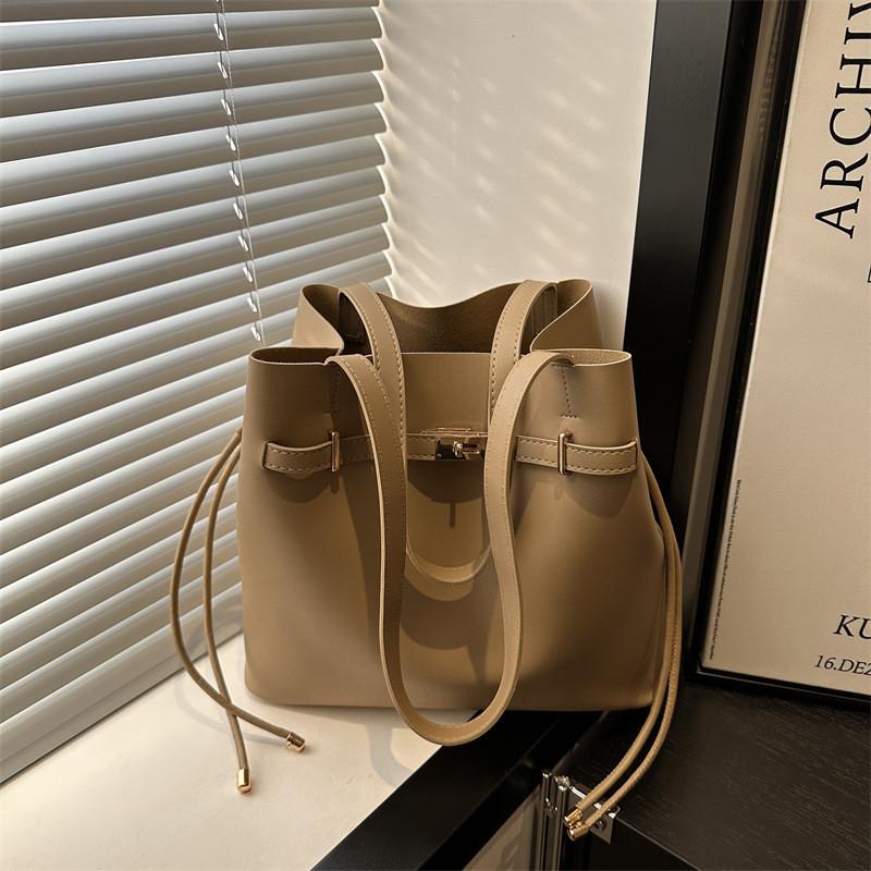 Pu Street Style Water Bucket Bag With Shoulder Strap And Inner Phone Pocket For Work