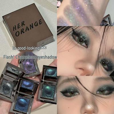 Paletka očních stínů Noble Chameleon Shimmer: Jednotlivé kouřové odstíny s třpytivými zvýrazňujícími vločkami.