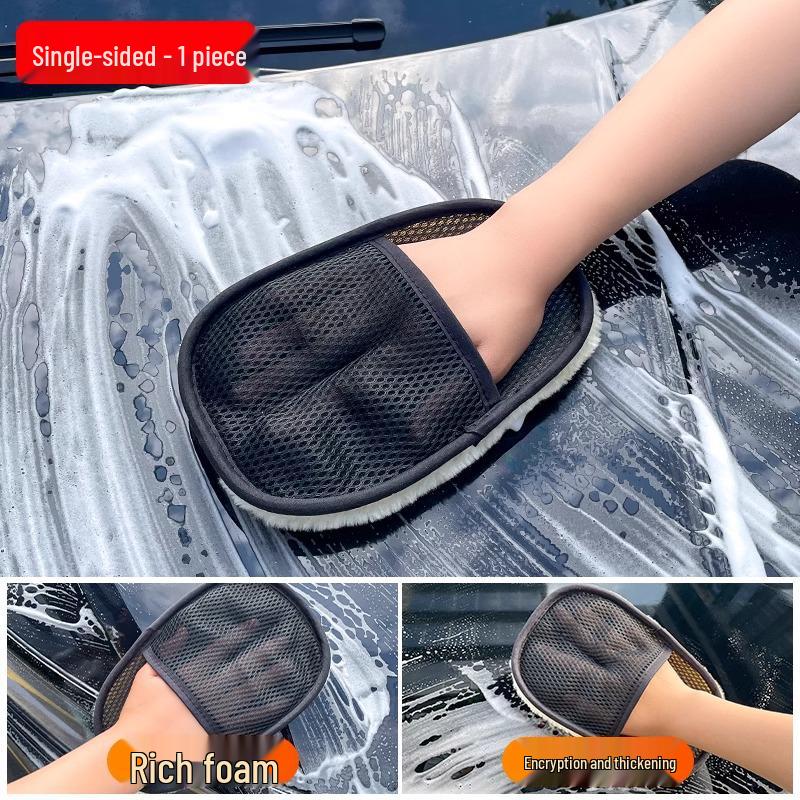 

Non-Damaging Wool Car Wash Glove: Fluffy Bear Paw for Safe and Flexible Car Cleaning & Waxing