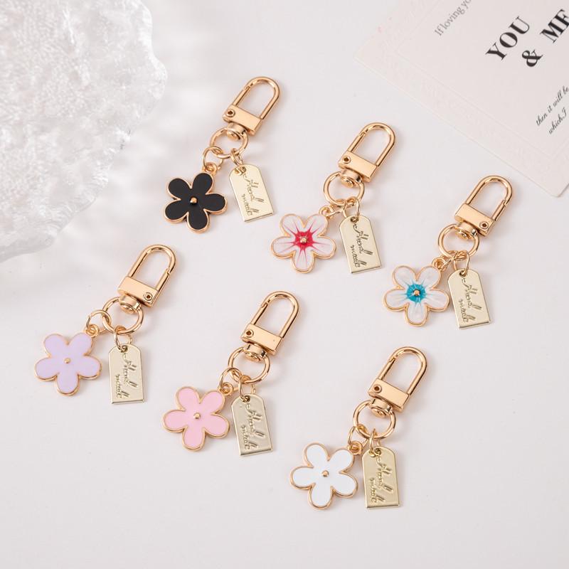 Cute Sweet Multicolour Five Leaves Flower Key Chains for Women Personality Backpack Protective Cover Pendant Keyring Friend Gift