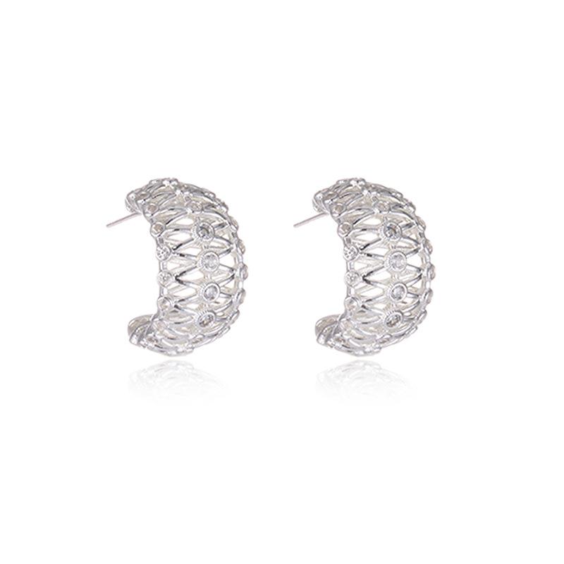 Vintage Court Hollow Wreath C Ring Earrings Medieval Weaving Gold Engraved Diamond Earrings French Light Luxury Versatile Earrings