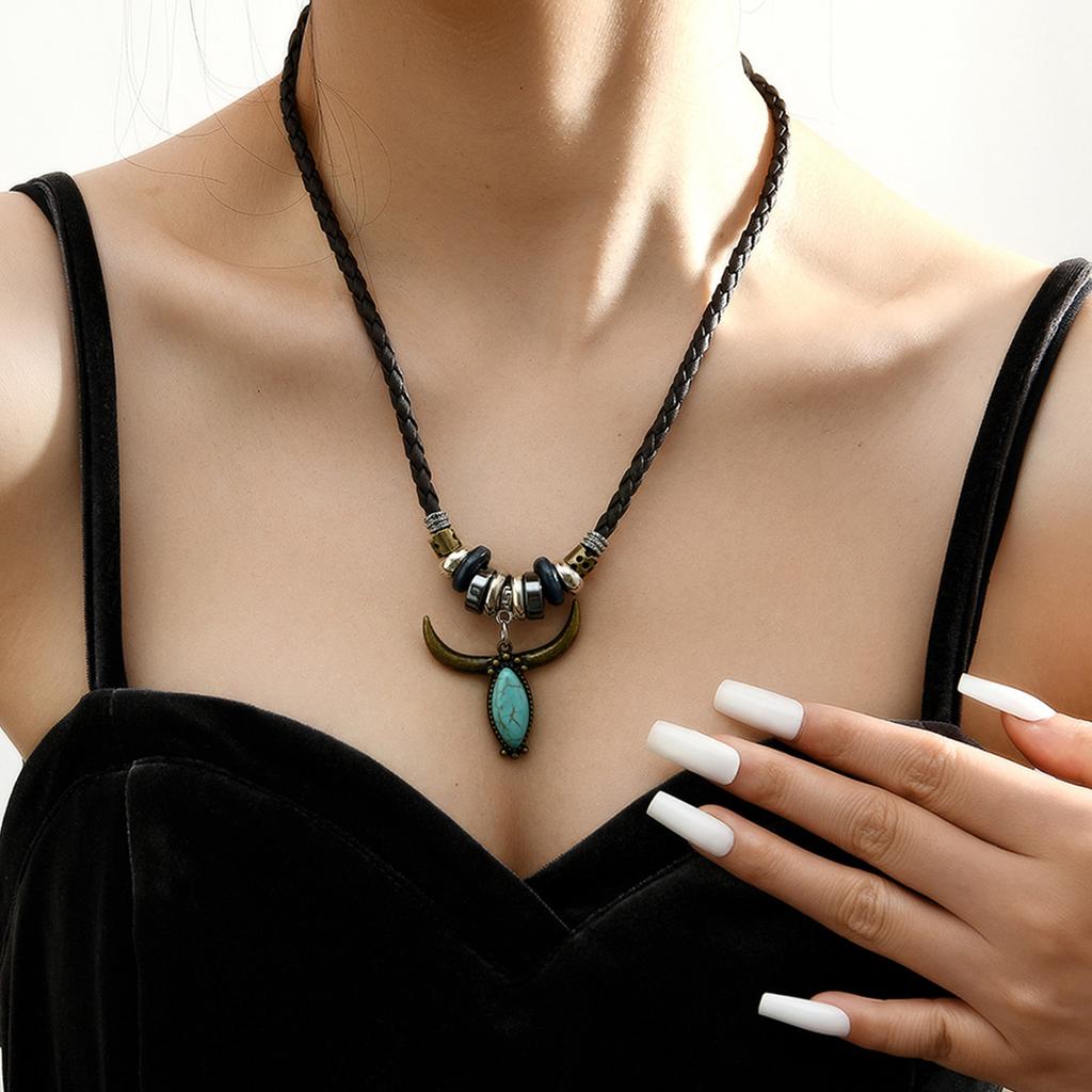 Natural Pendant Necklace Comfortable PU Leather Design For Sensitive Skin And