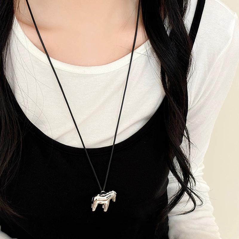 Cartoon-Pferde-Anhänger-Halsketten Für Frauen Damen Pullover-Ketten Verstellbare Lange Seilkette Tägliche Passende Accessoires