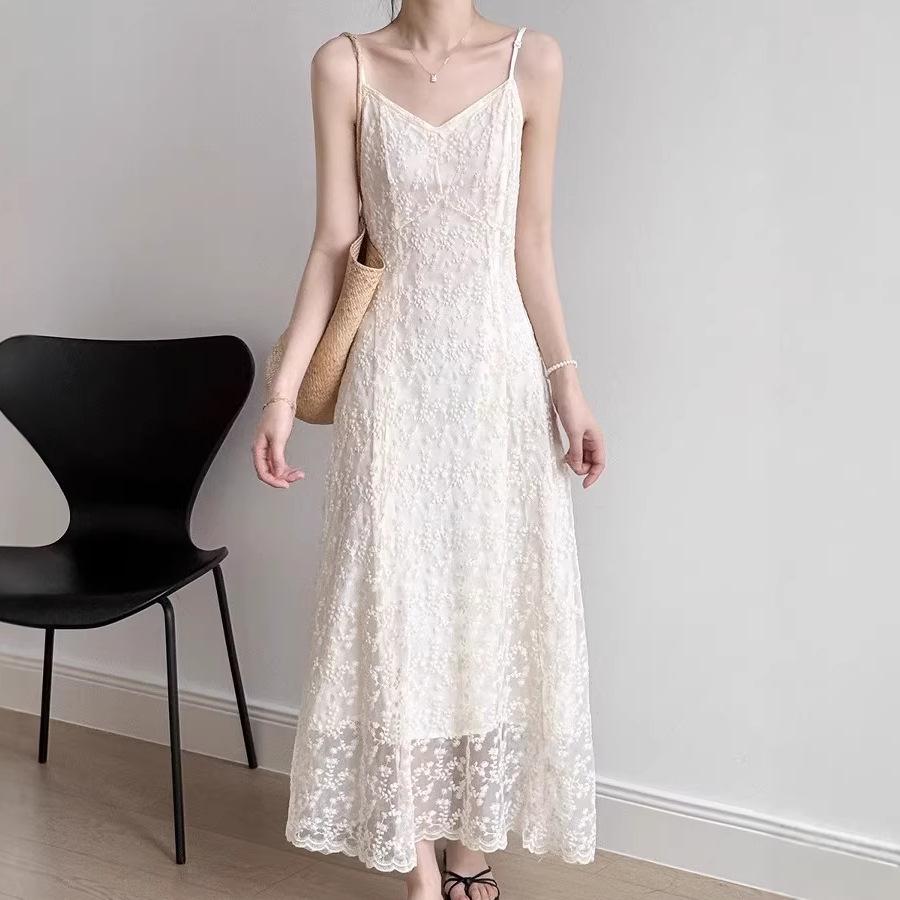 French apricot suspender dress children's summer 2026 new high-end temperament early spring lace heavy industry long dress