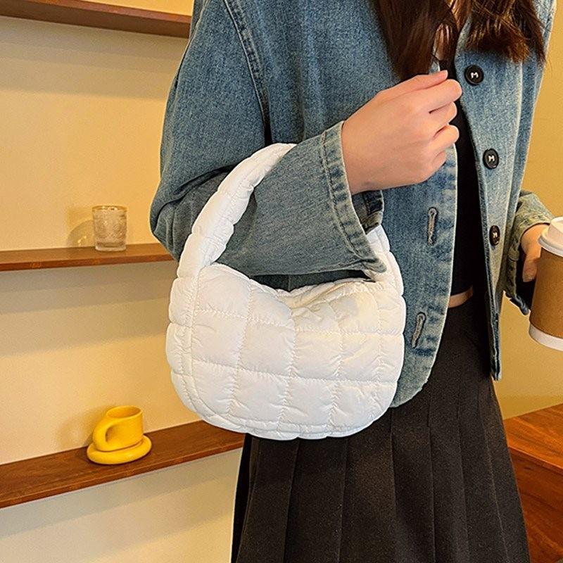 Fashionable Unisex Korean Cloud Handheld Bag In Various Colors With Chic Quilted Texture
