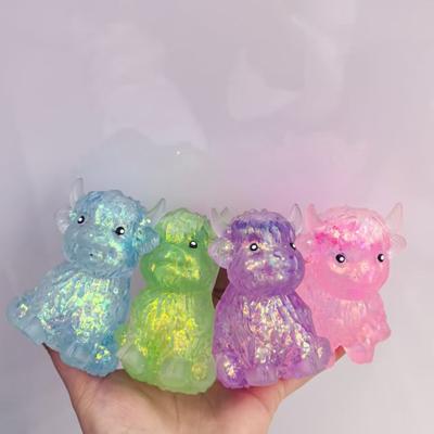 Mucca Scozzese Giocattolo Antistress Mucca Scozzese a Lenta Risalita Giocattolo da Spremere Sfera Antistress Animale Spremmabile Regalo per Amanti delle Mucche
