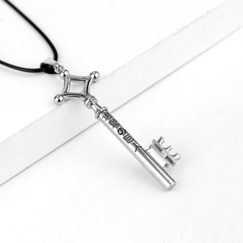 Vintage Key Crown Necklace Shingeki No Kyojin Pendant Neckchain Retro Anime Cosplay Jewelry Versatile Choker for Men