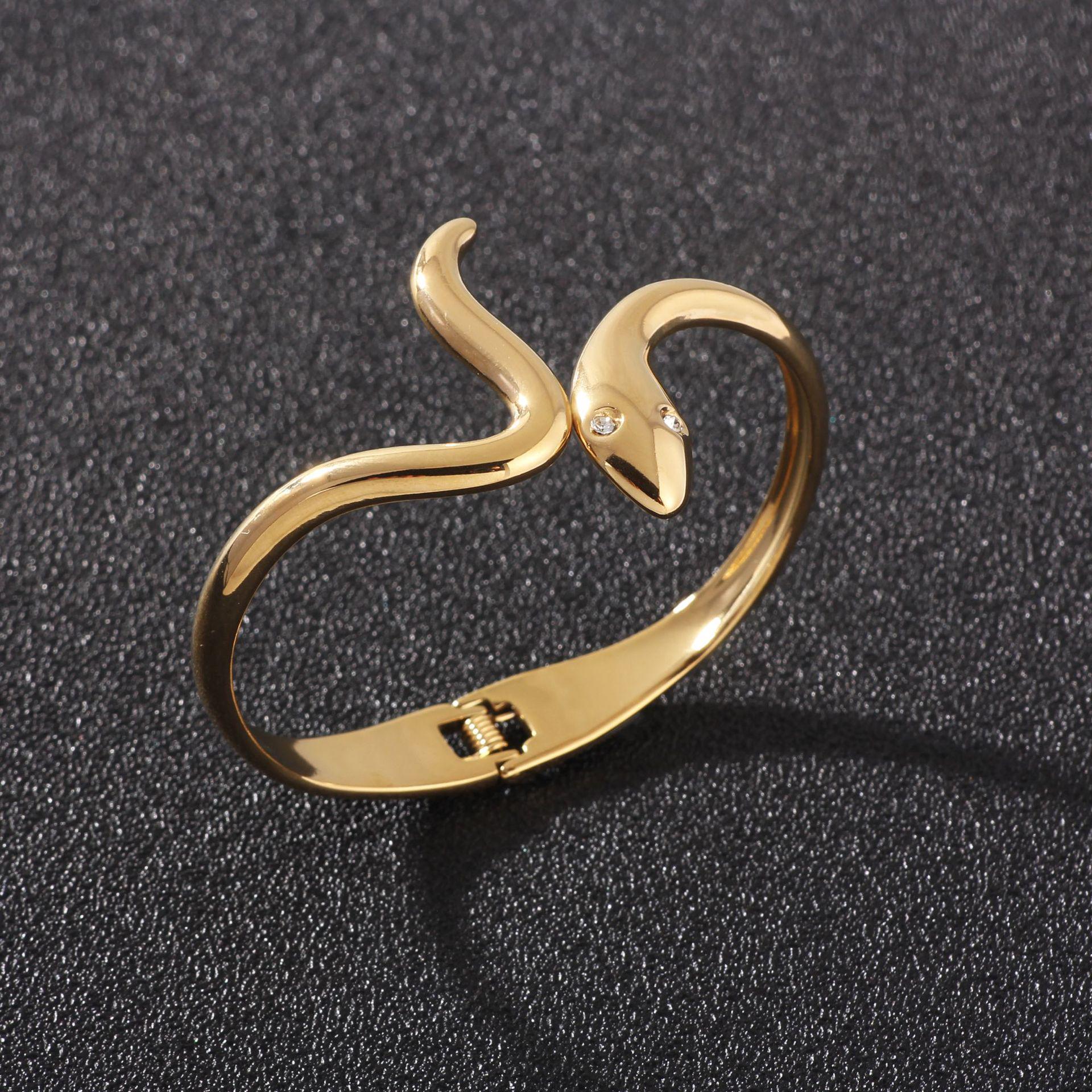 Snake-Shaped Stainless Steel Water Drop Bracelet for Daily Wear золотой