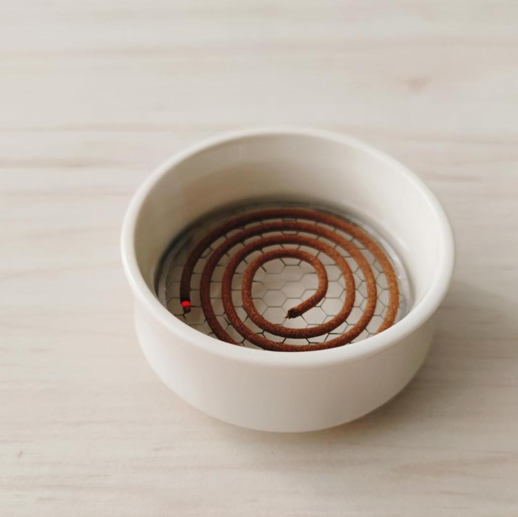 Stylish Ceramic Incense Burner with Metal Mesh, Katori Incense Stick Holder, Mini Cone Incense Set, Ideal for Buddhist Altars, Yoga, Reading, Pets,