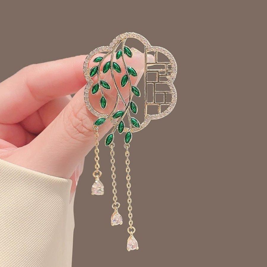 Sunward Growth Sunflower Brooch: Elegant Women's Corsage Pin for College Entrance Suits