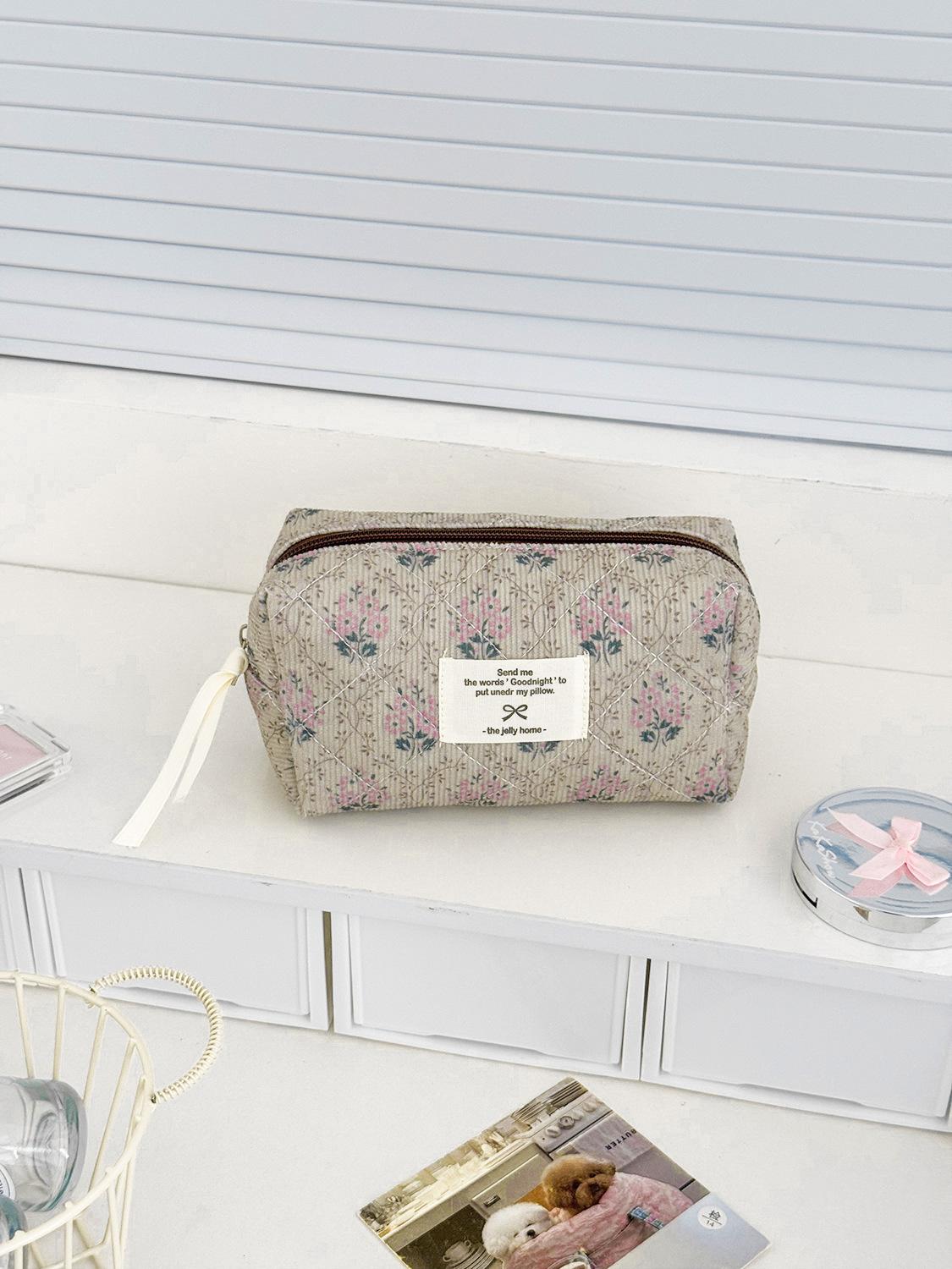 

2025 Vintage Flower Women Cosmetic Bag Portable Zipper Makeup Travel Organizer Female Handbag Toiletry Quilting Pouch Case