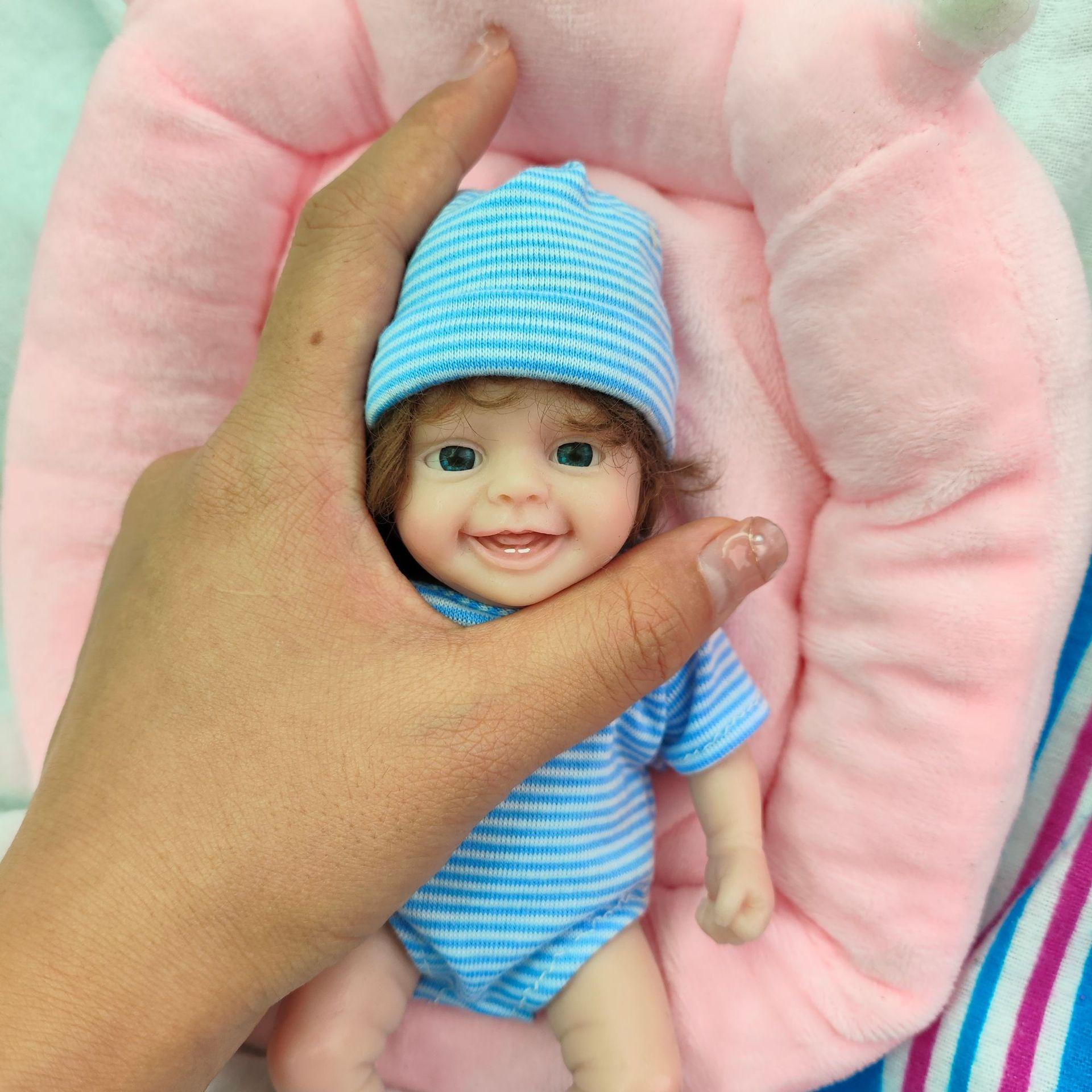 

15 см Mini Reborn Dolls Дівчинка, щаслива, усміхнена, м’яка розтяжна повна вінілова лялька для новонародженого хлопчика, яку можна купати, дитячі ляльки, подарунок-сюрприз на день народження дитини girl doll синій