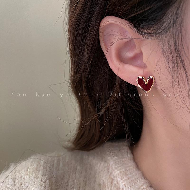 Vintage French Red Heart Earrings - Unique High-End Autumn/Winter Studs for Women 2024