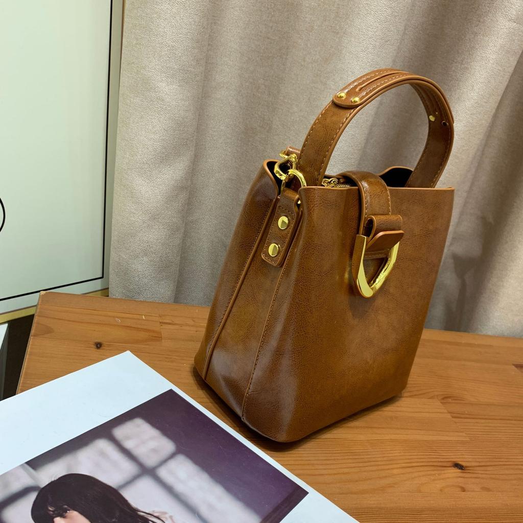 100% Genuine Leather Women's Bucket Bag New Fashion Large Capacity Commuter Handbag Shoulder Crossbody Bag for Women