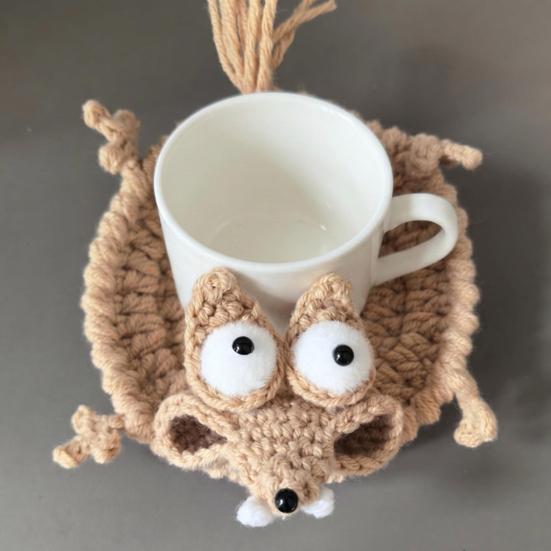 Sottobicchiere a forma di scoiattolo all'uncinetto, Sottobicchieri divertenti a forma di scoiattolo, Tappetini per tazze animali carini fatti a mano, Tappetino decorativo per tazze da bevande, Regalo per amanti degli animali