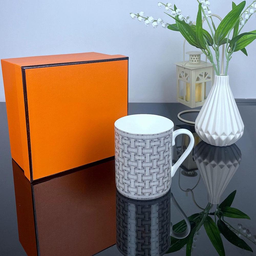 Europäischer Leichter Luxus Fortschrittliches Knochenporzellan Tasse Becher Becher Exquisite Nachmittagstee Hochwertige Tasse Wasserbecher Kaffeetasse Weihnachtsgeschenke