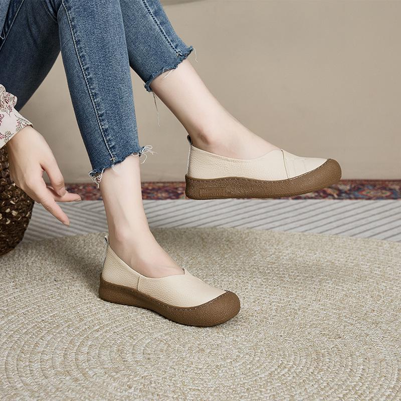 The first layer of cowhide 2025 one-pedal middle-aged and elderly genuine leather mother shoes women's flat-soled shallow-mouth soft-soled retro women