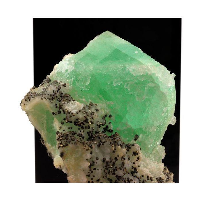 Pierres et Minéraux. Fluorite, Quartz, Pyrite. 3707.5 ct. Chine.