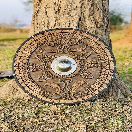 Stredoveký Vikingový štít, Vlastný Vikingový štít s vyrezávaným vlkom, Drevená nástenná dekorácia, Vikingový darček, Okrúhly štít pripravený do boja, Štít pre Vikingov Cosplay