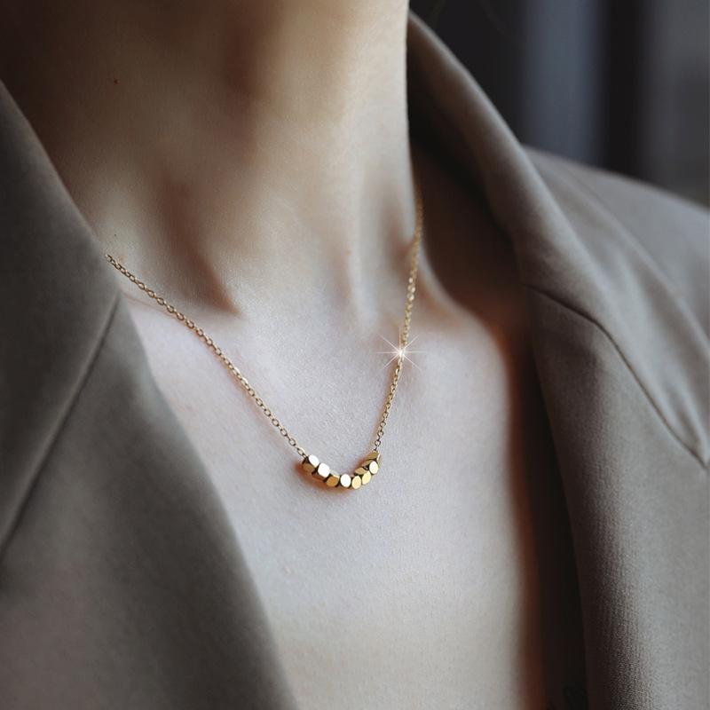 2024 Women’s Titanium Steel Clavicle Necklace: Light Luxury, Unique Elegance, Silver and Sugar Cube Inspired Design