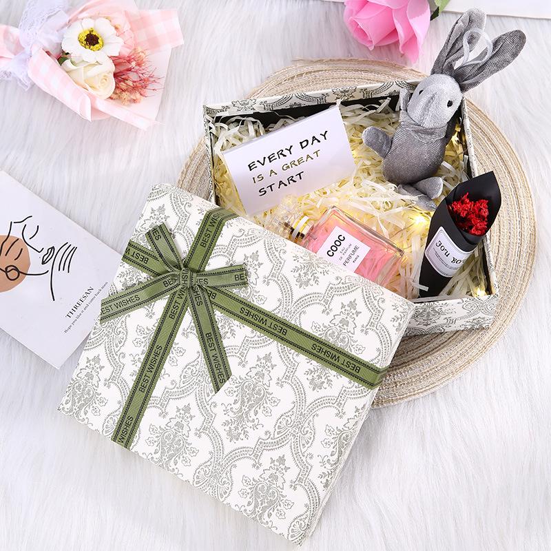 Luxusní dárková sada: Obsahuje mašli, suvenýr, krabičku na rtěnky k narozeninám a na Valentýna