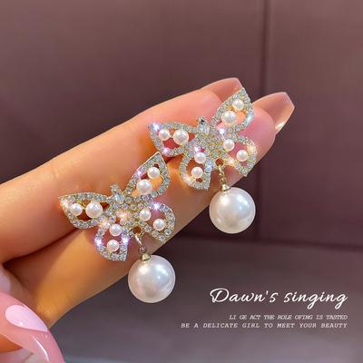 Fashion Pearl Butterfly Kolczyki Fairy Temperament Design Sense Premium Pearl Kolczyki Kobieca biżuteria Prezent